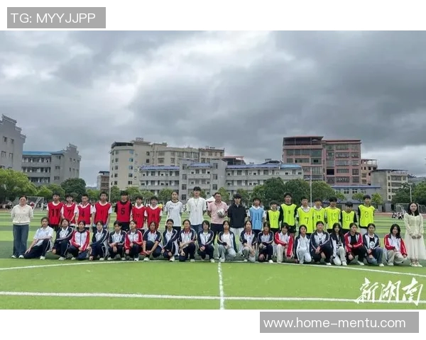 中能足球队奋勇争先努力拼搏展现青春风采与团队精神